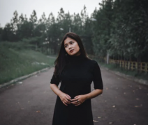 ����Ů�˲����ż������£���ϱ����������ǰ��